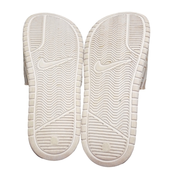 Nike Slides Women's size 7 White and Gold Slip On's - Picture 6 of 9